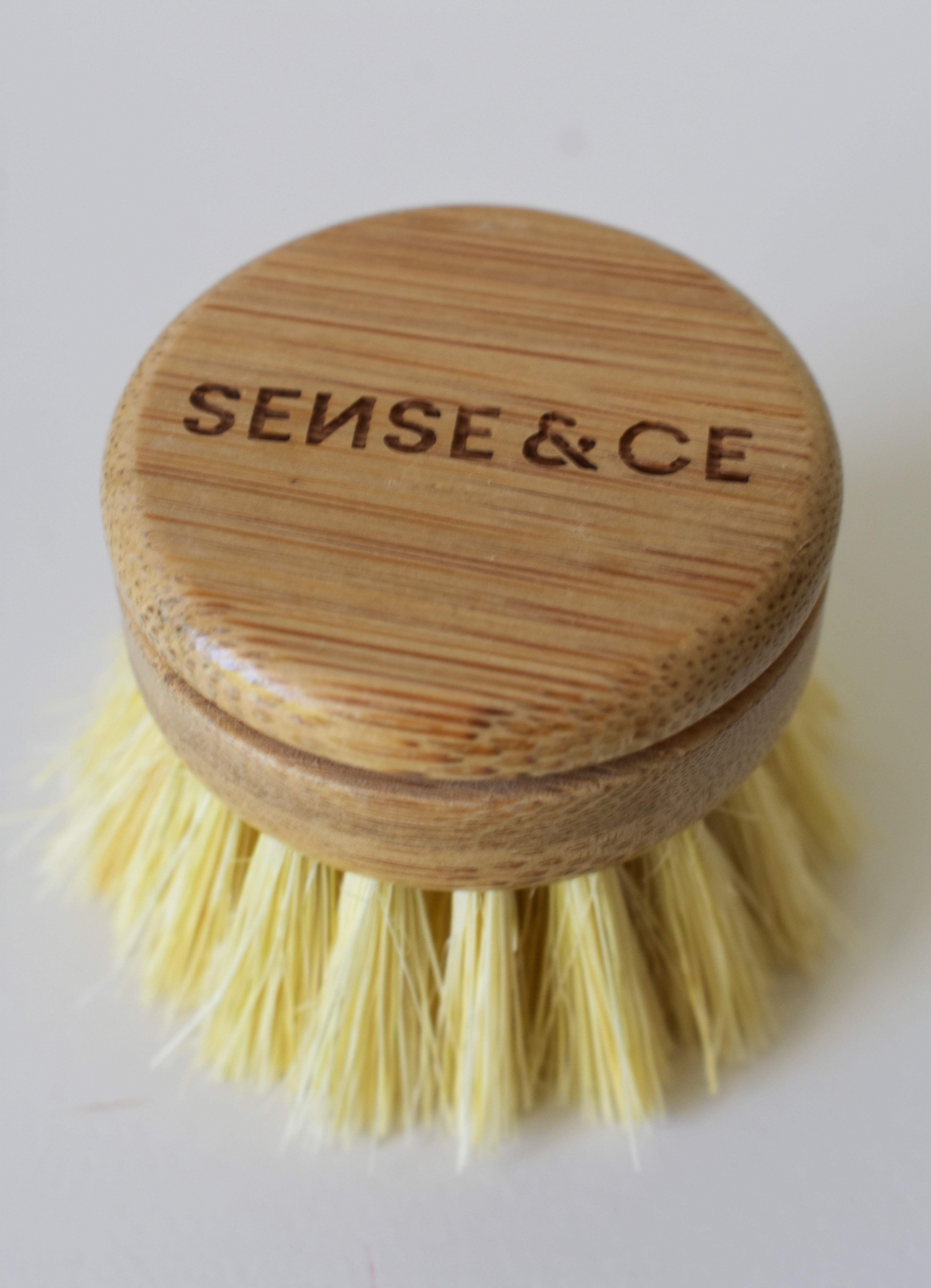 CEPILLOS FIBRA DE COCO + MANGO DE BAMBÚ